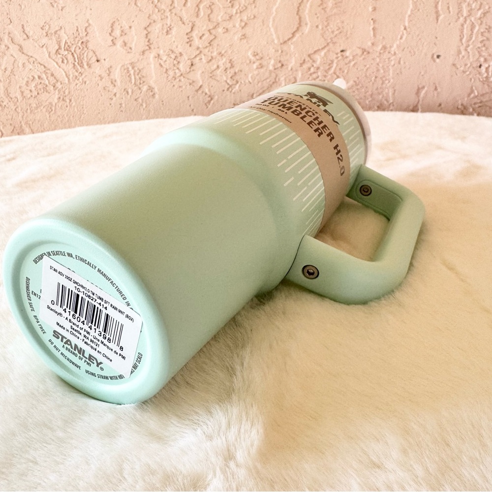 *NEW*Limited Edition Stanley 30oz Soft Rain Mint & Box - Picture 6 of 7